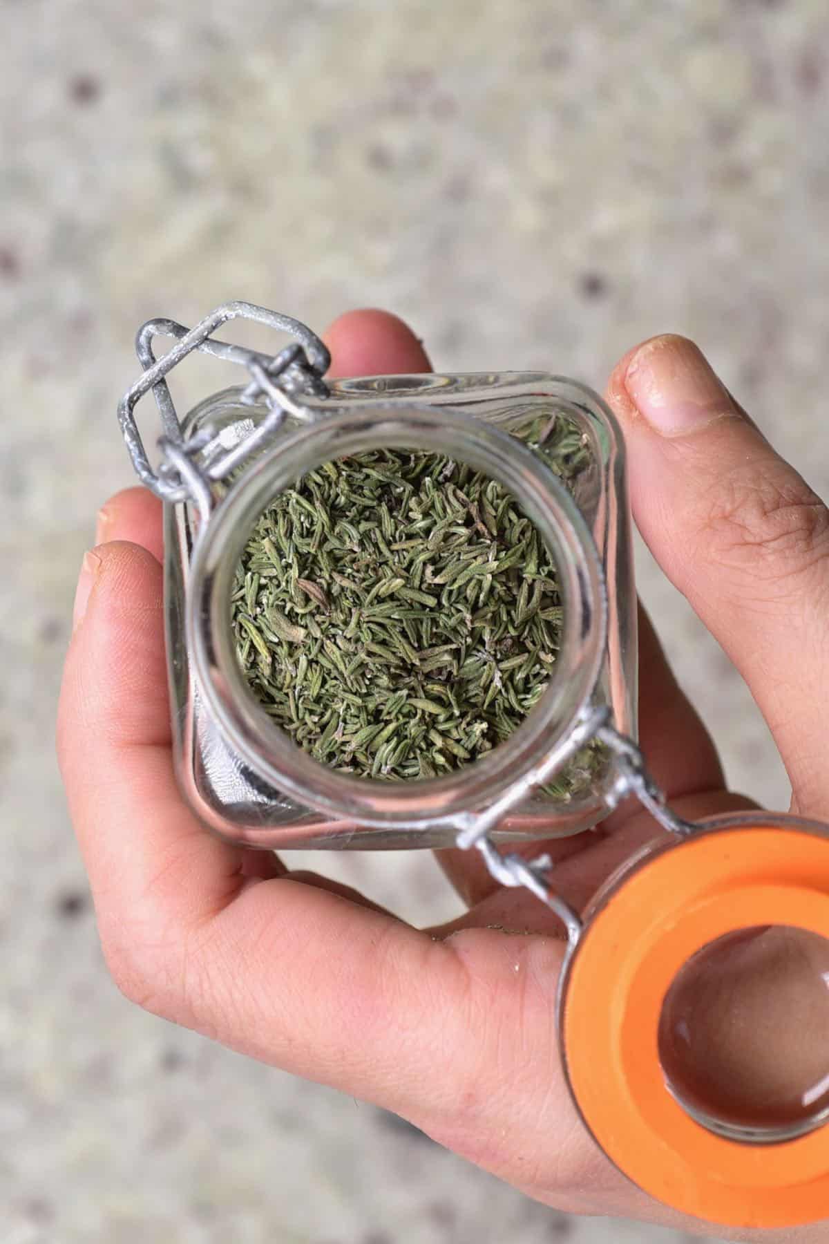 How To Dry Thyme (3 Methods) - Alphafoodie